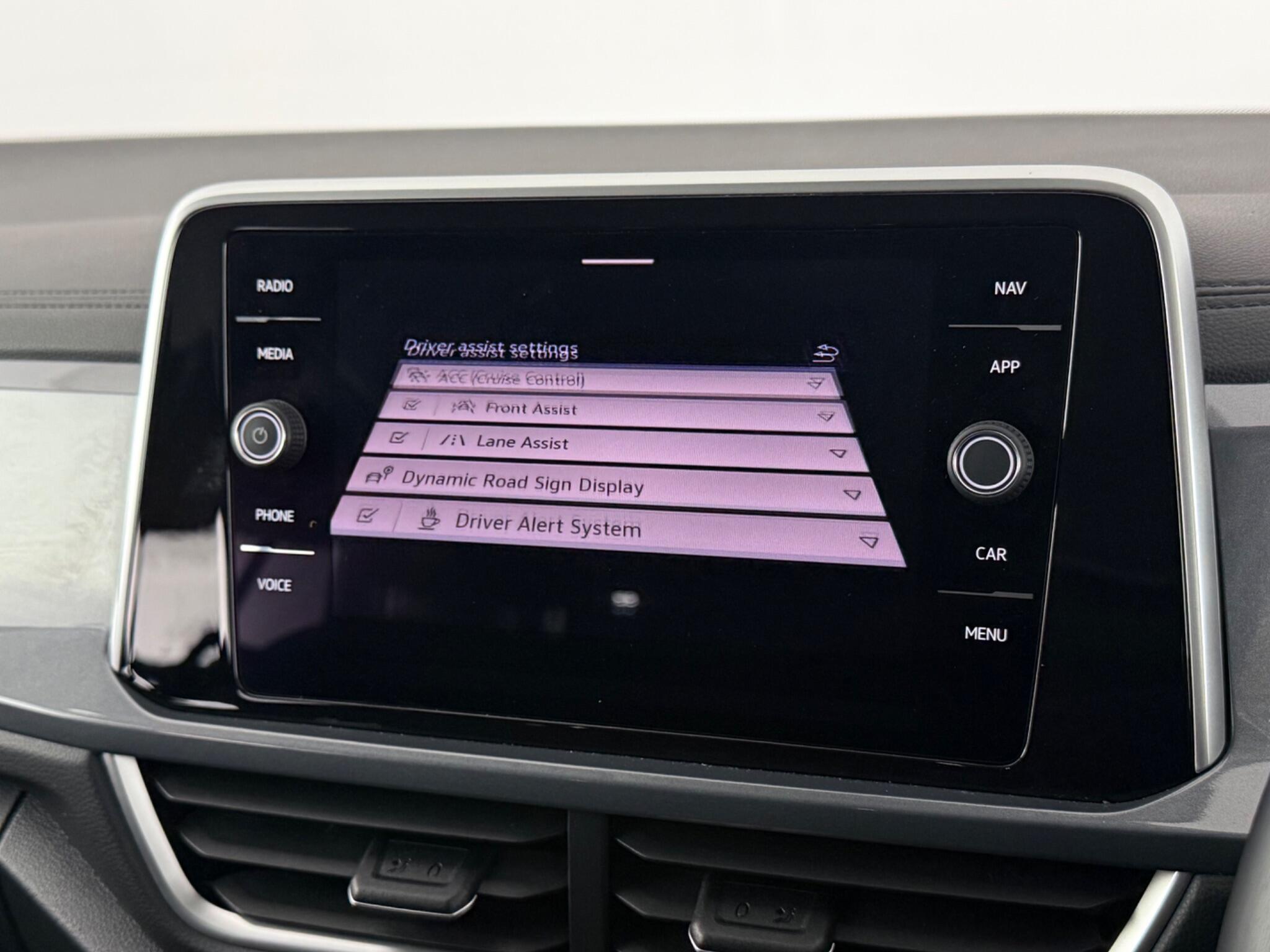 Volkswagen T-Roc view 28