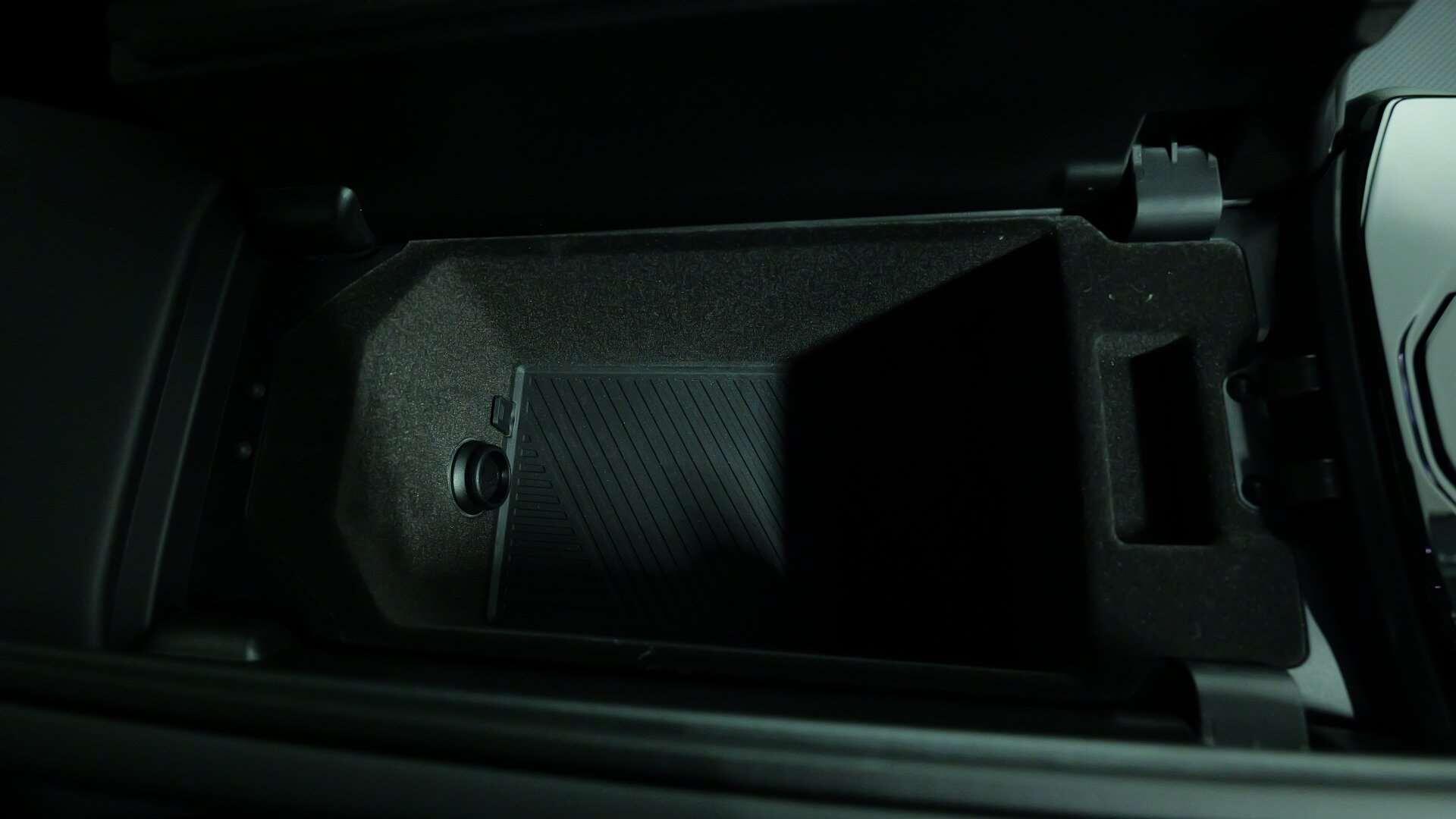 BMW 5 Series view 32