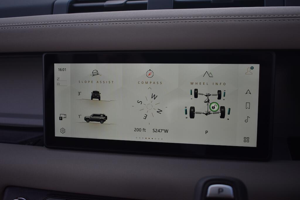 Land Rover Defender view 82