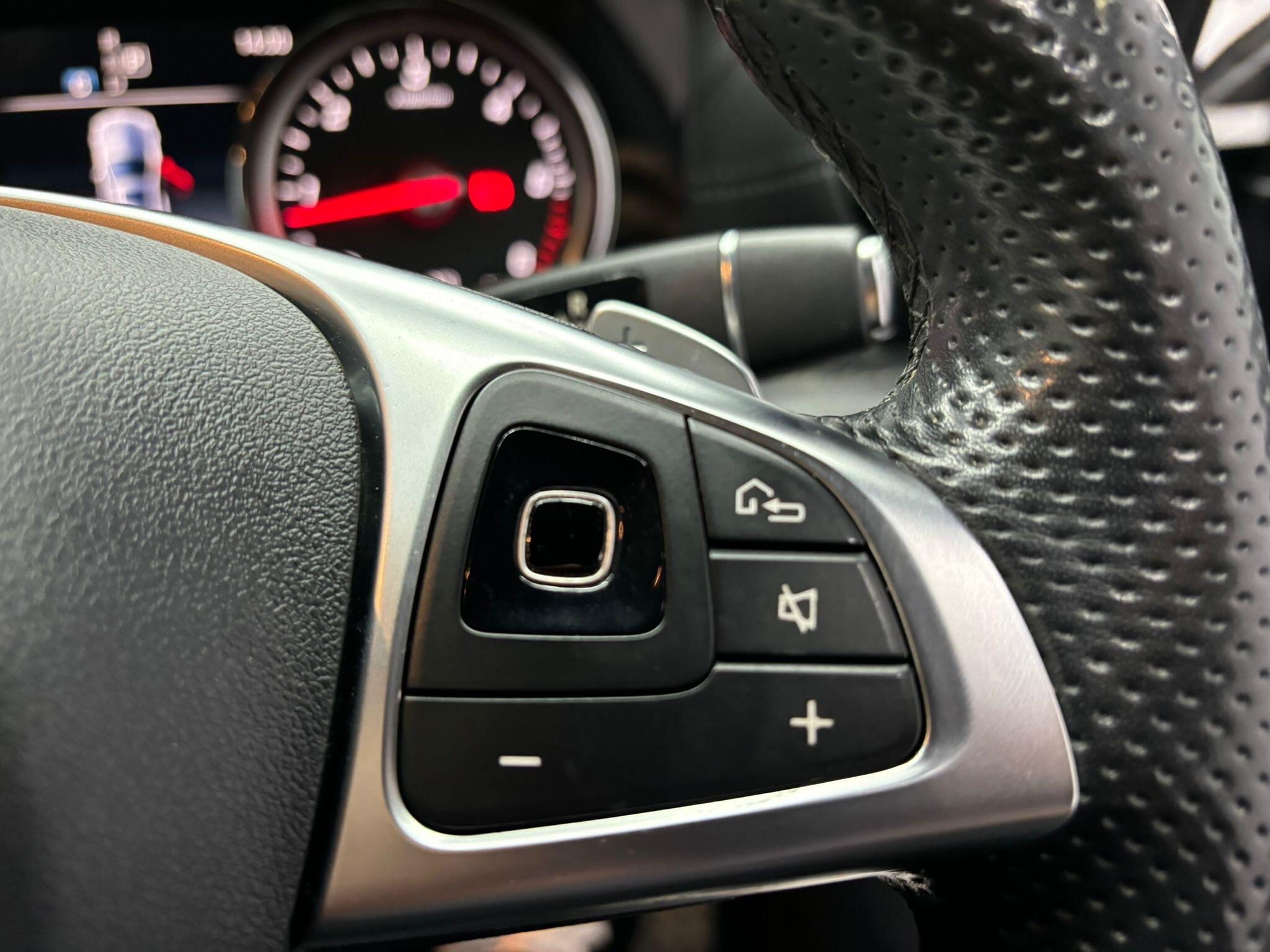 Mercedes-Benz E-Class view 12