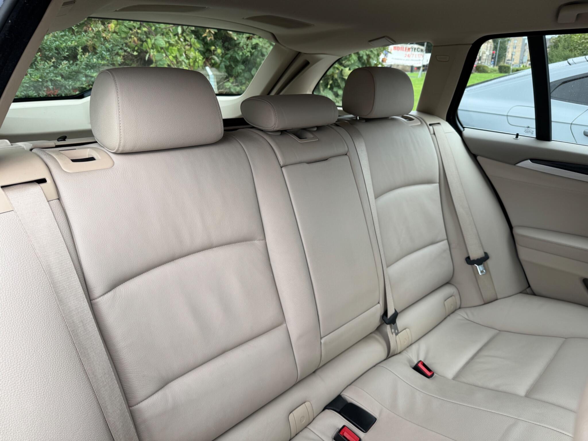 BMW 5 Series view 33