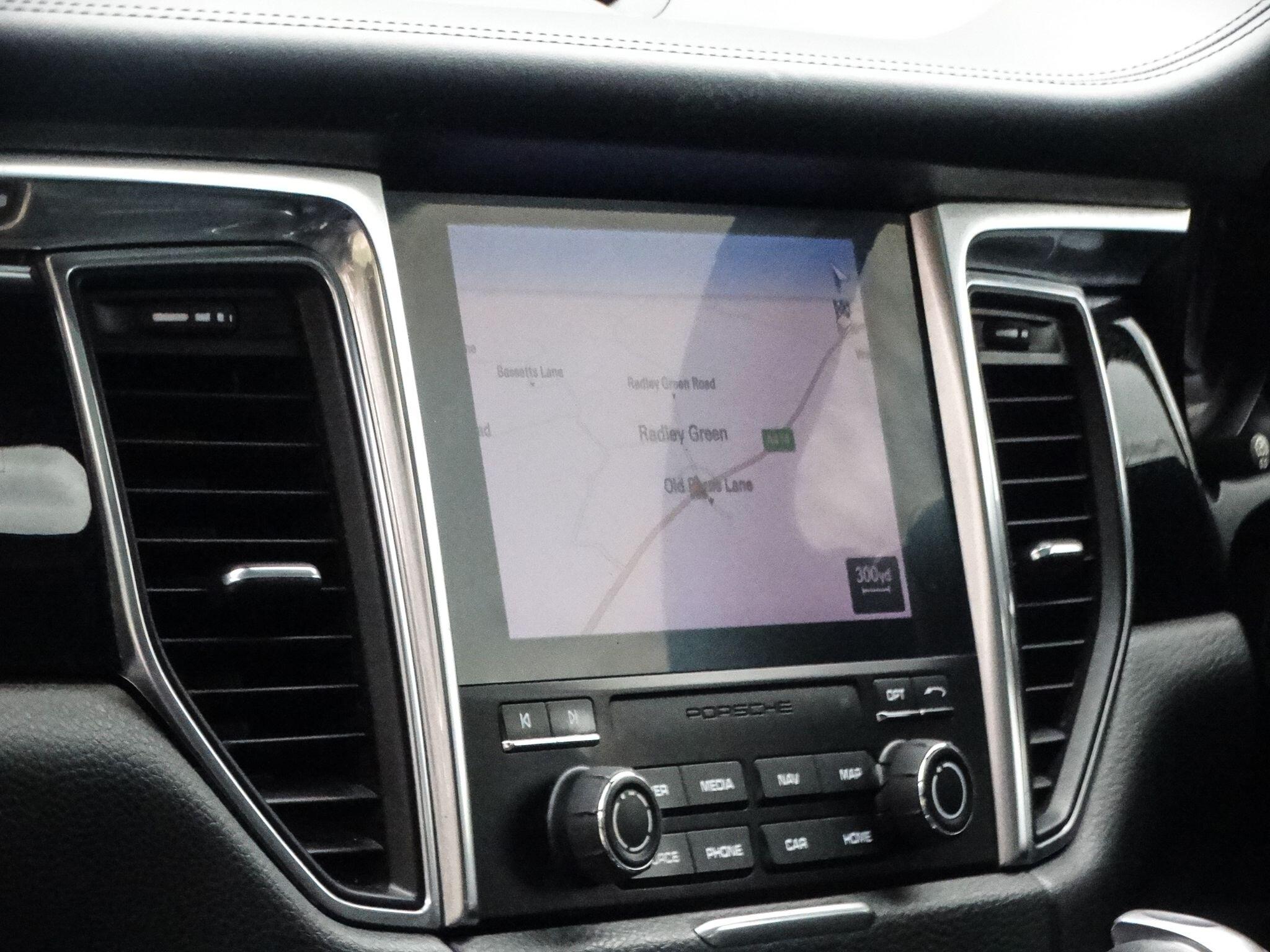 Porsche Macan view 13