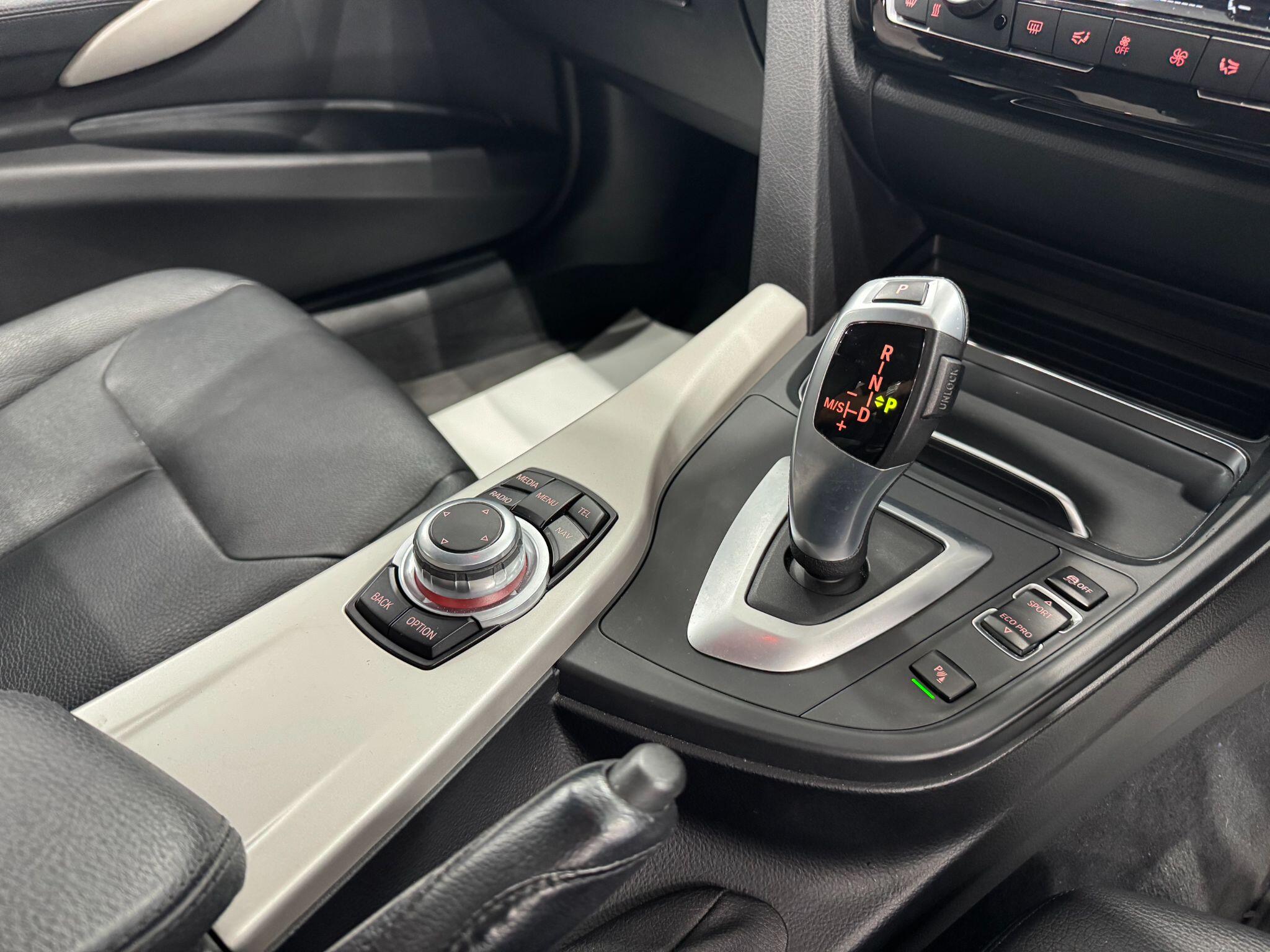 BMW 3 Series view 22