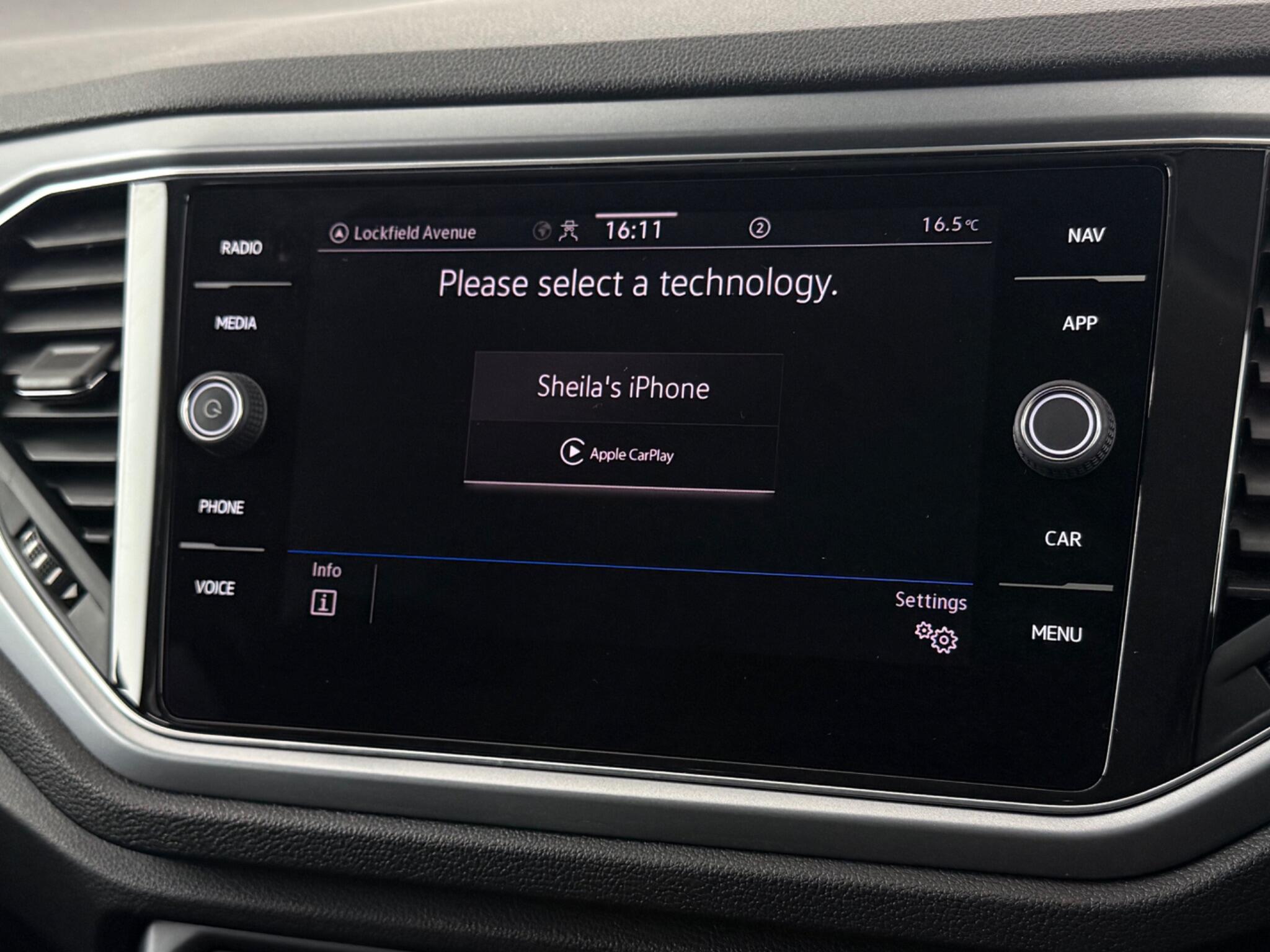 Volkswagen T-Roc view 28