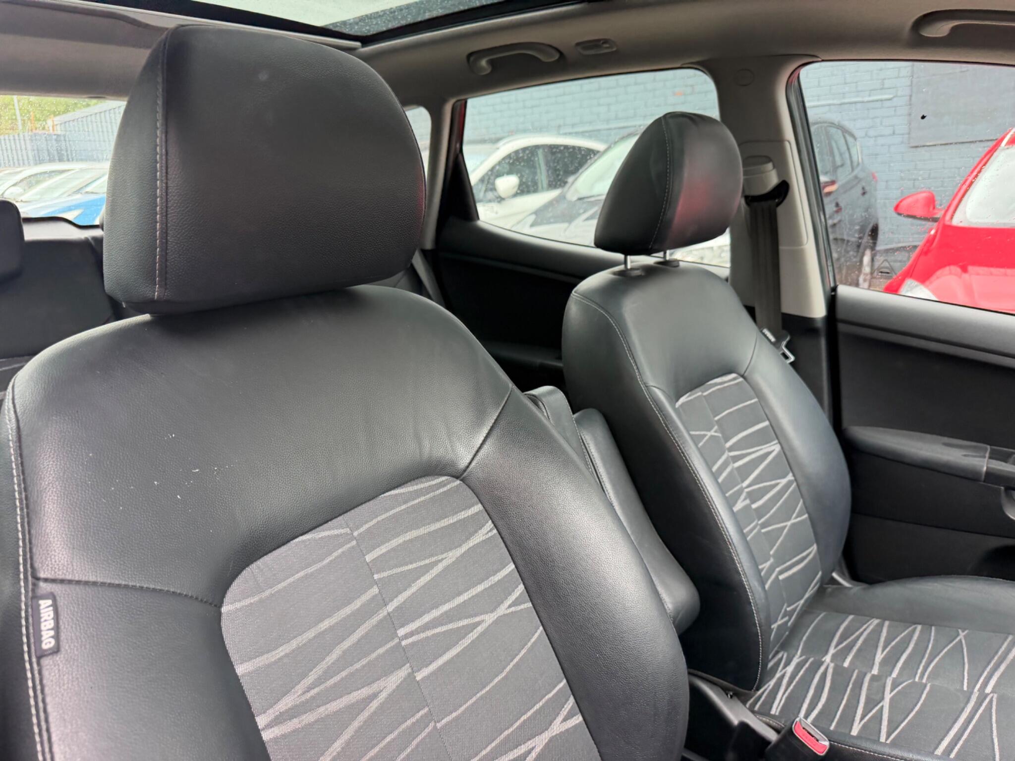 Kia Venga view 11