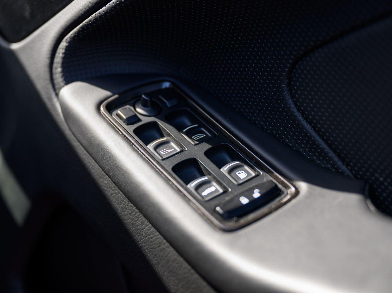 Aston Martin Vanquish view 36