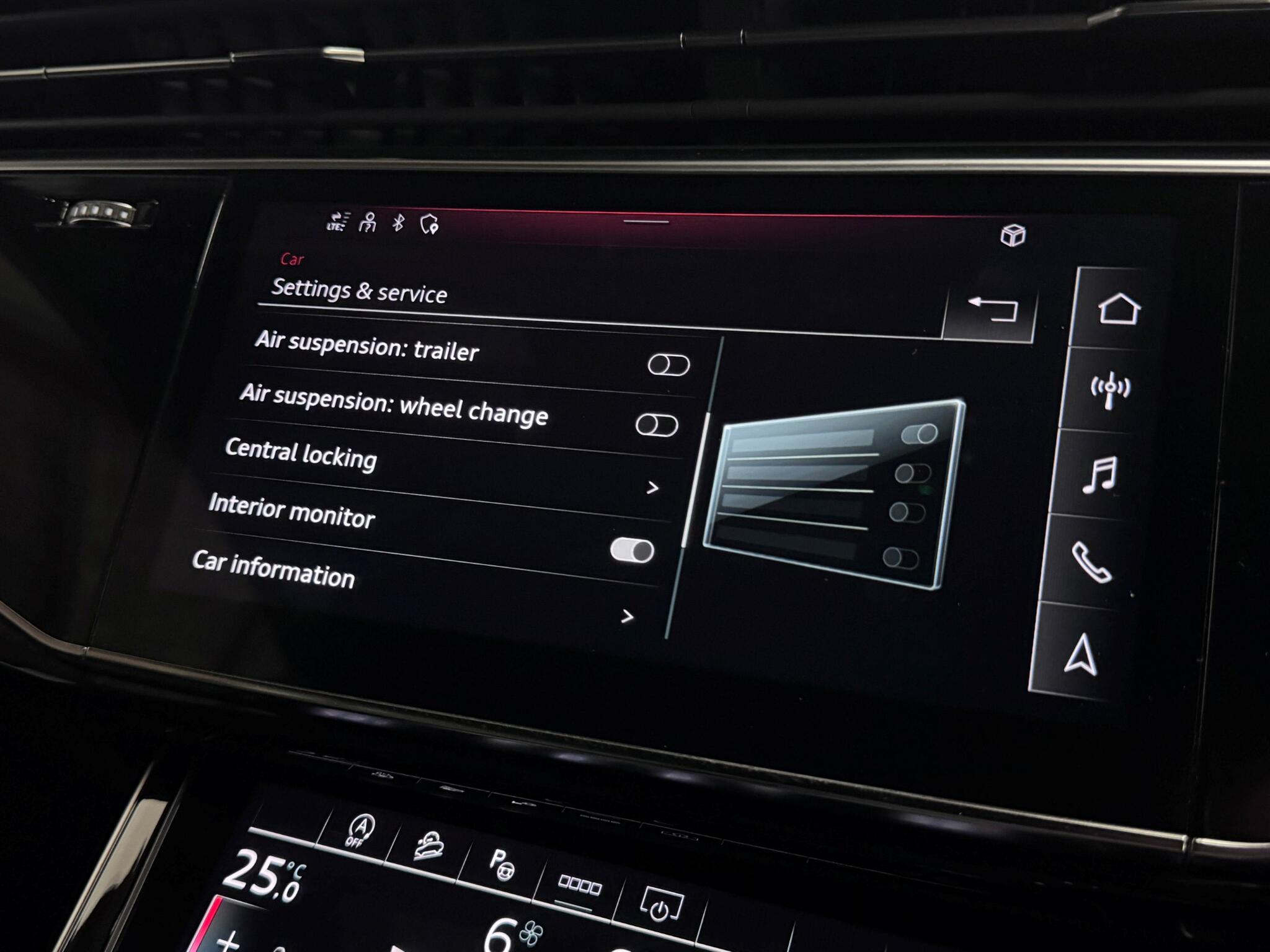 Audi Q8 view 56
