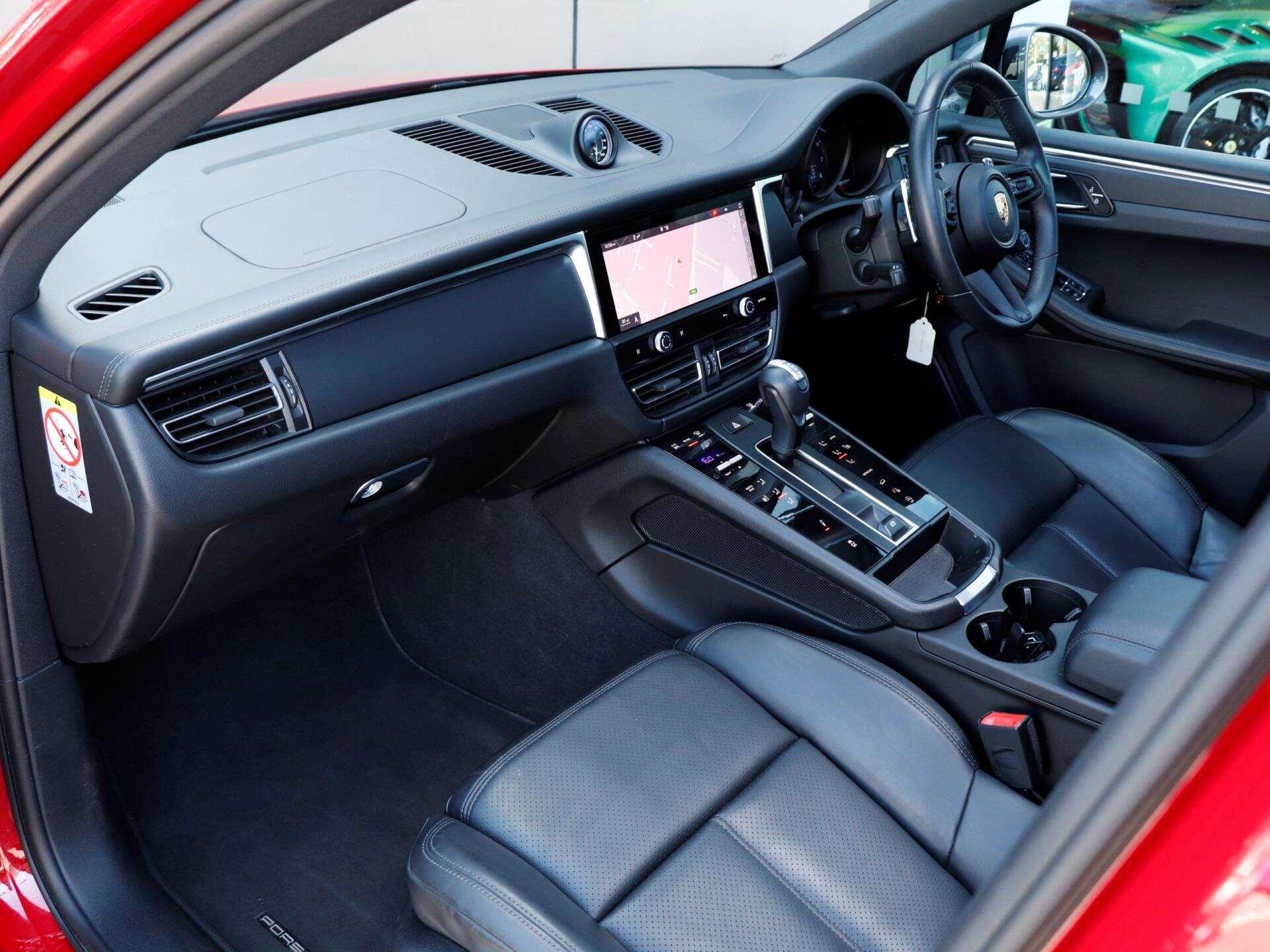 Porsche Macan view 9