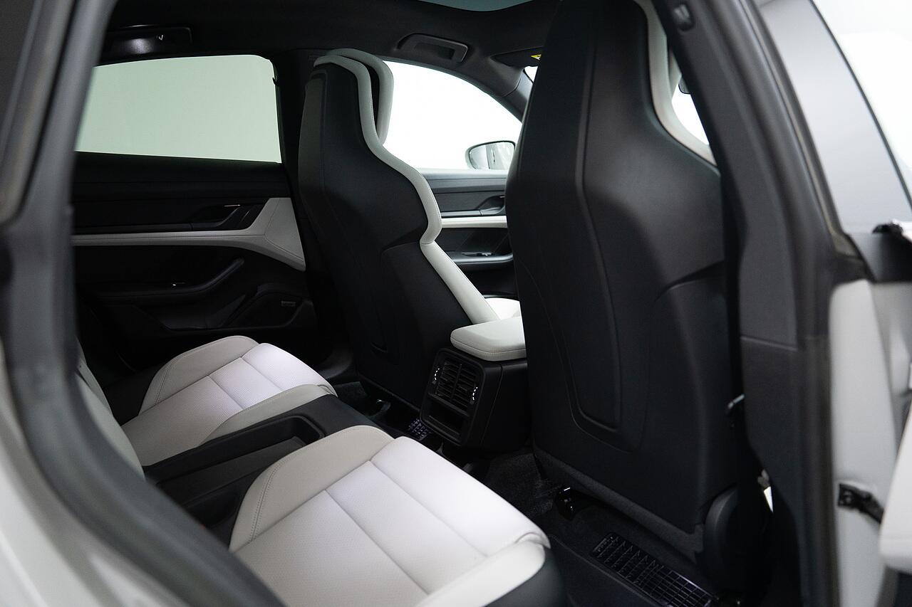 Porsche Taycan view 19