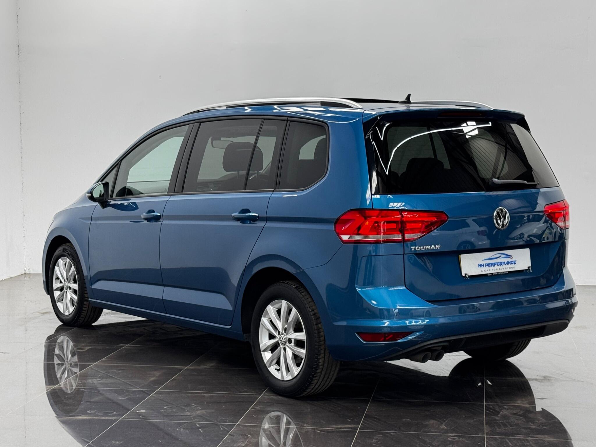 Volkswagen Touran view 45