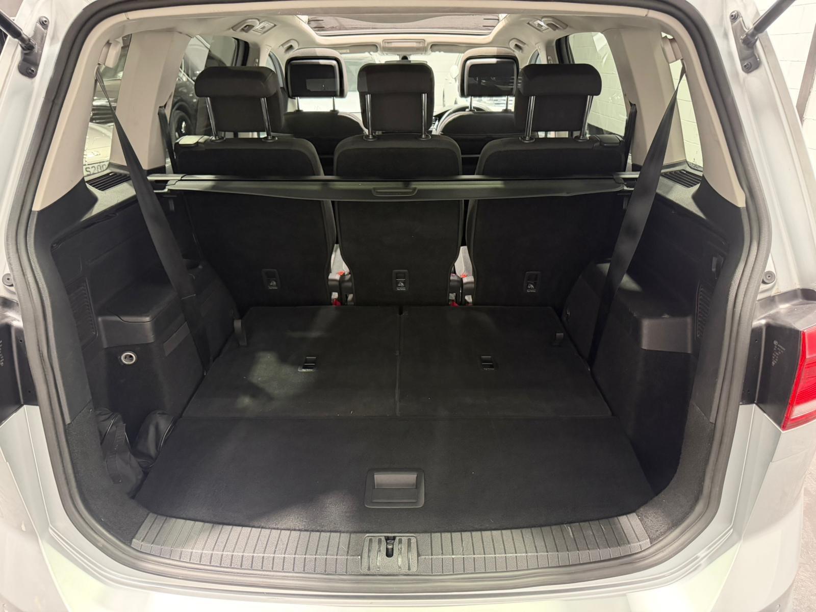 Volkswagen Touran view 30