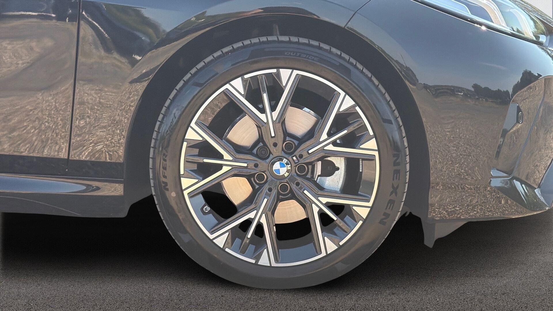 BMW 2 Series view 14
