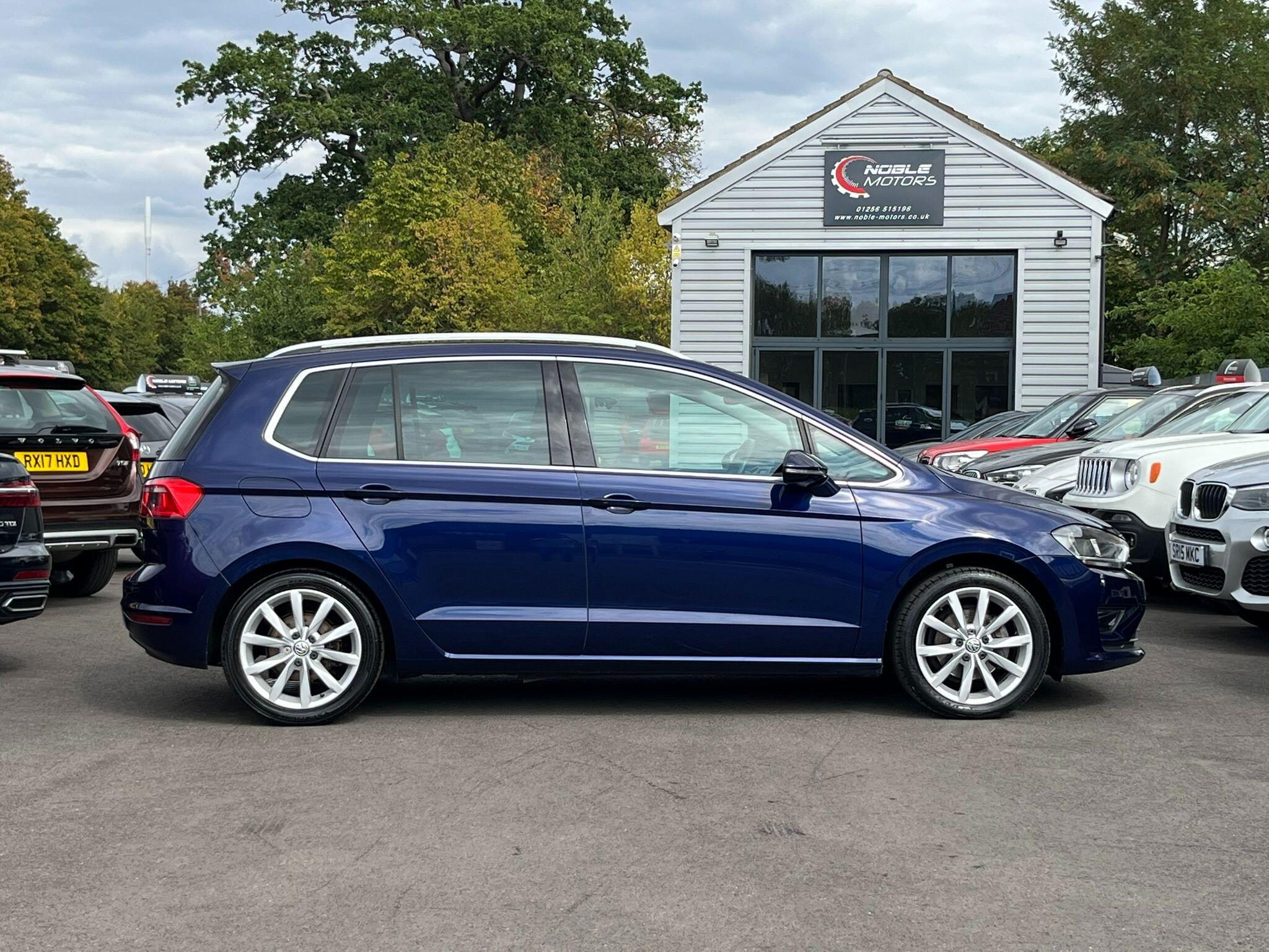 Volkswagen Golf SV view 8