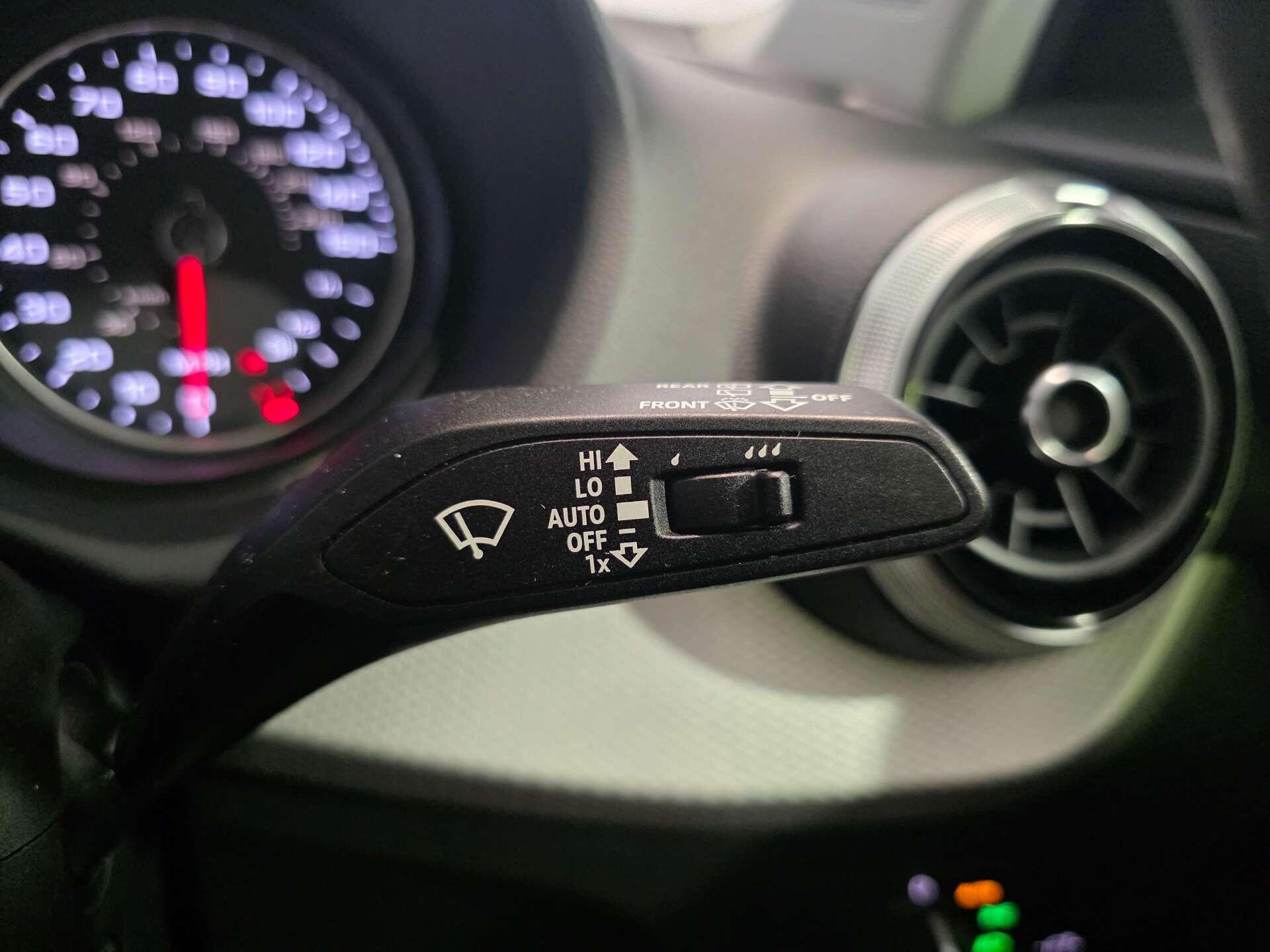 Audi Q2 view 22