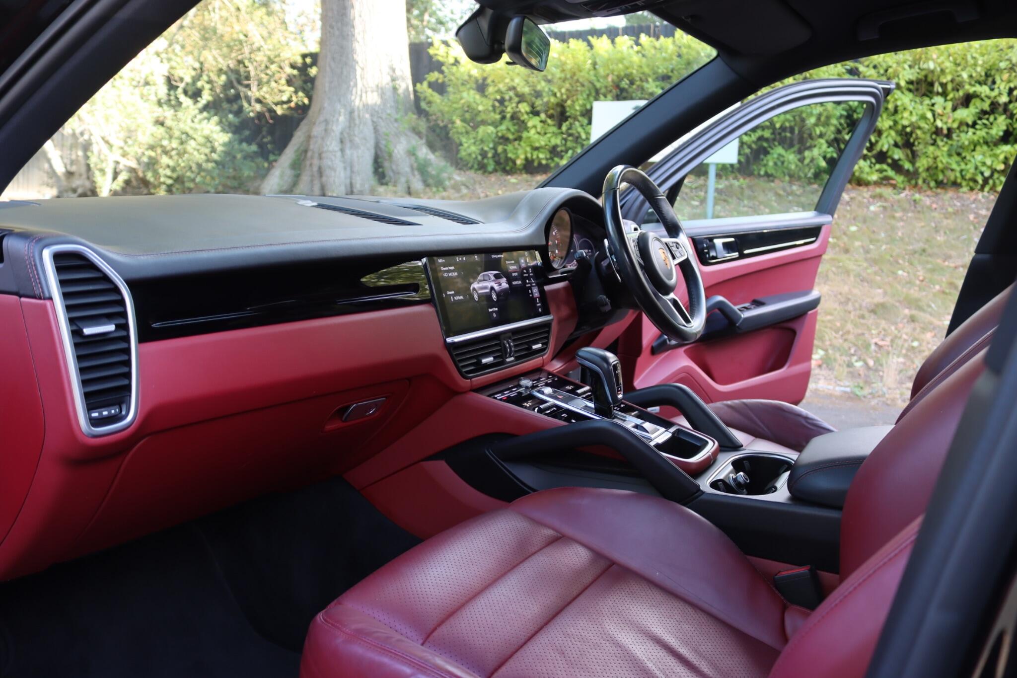 Porsche Cayenne view 3