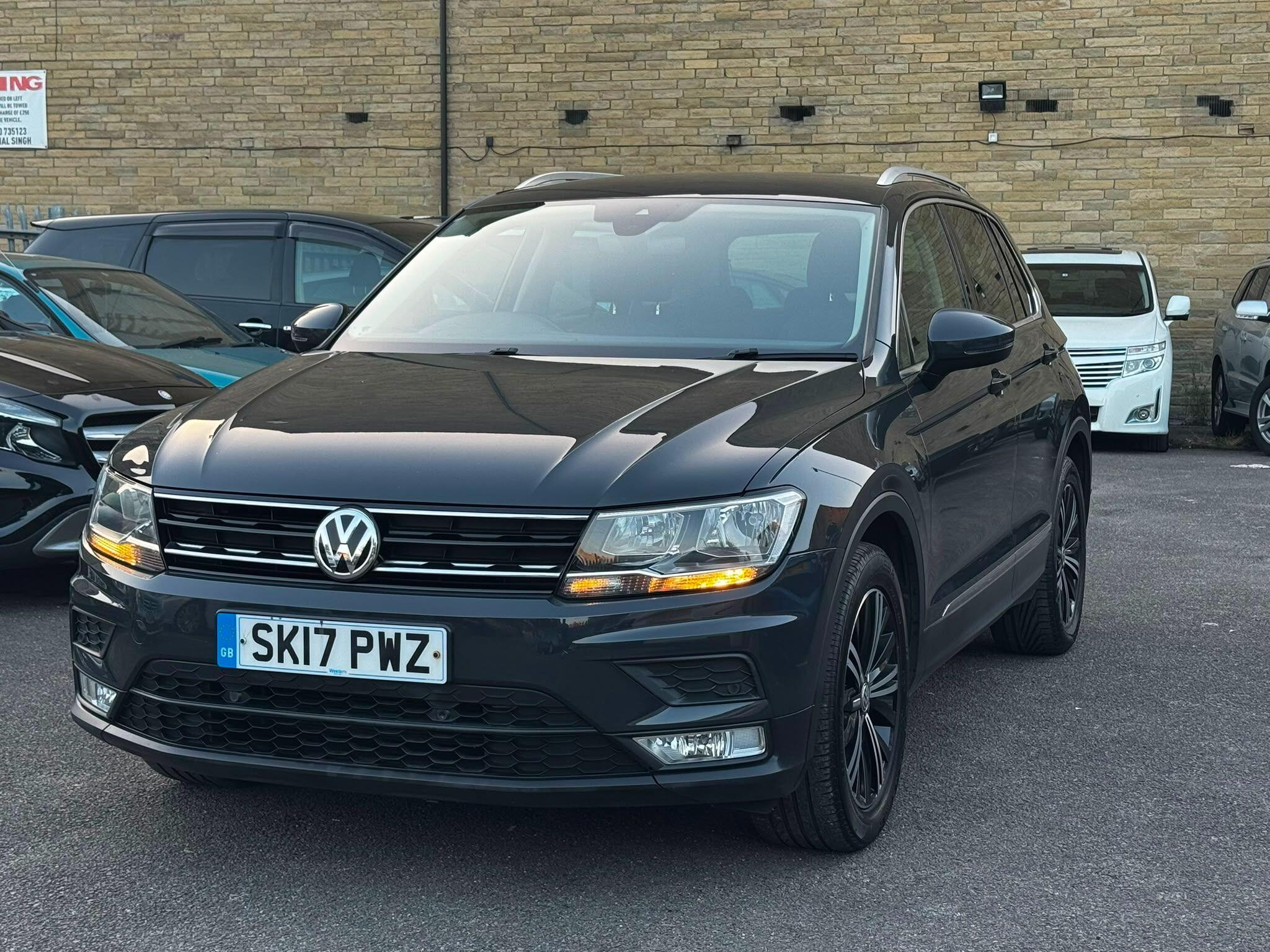 Volkswagen Tiguan view 2