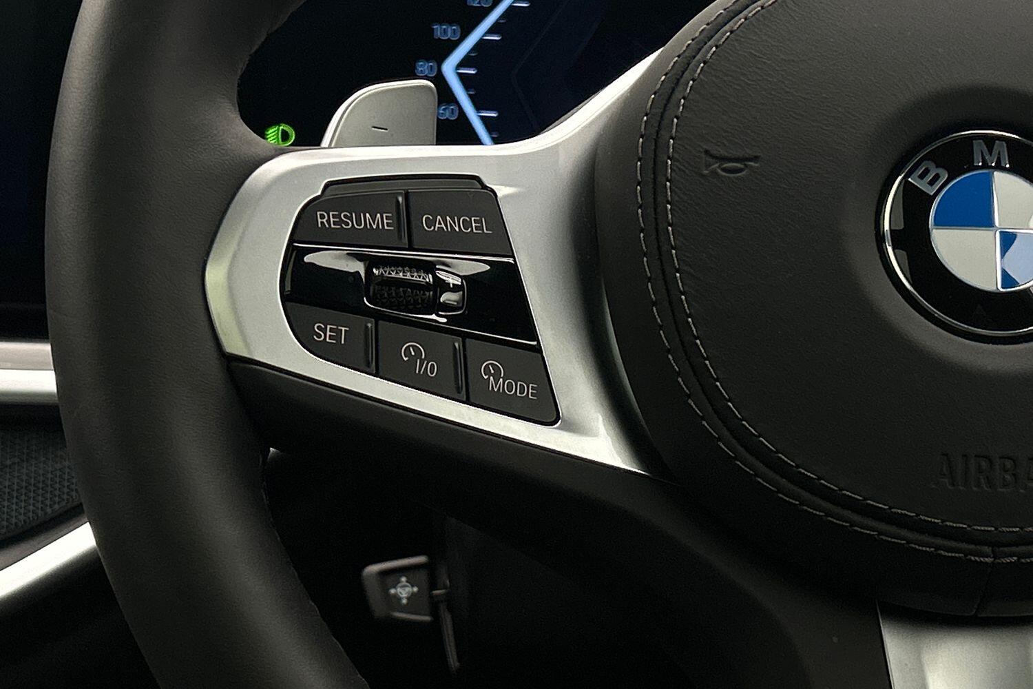 BMW X7 view 18