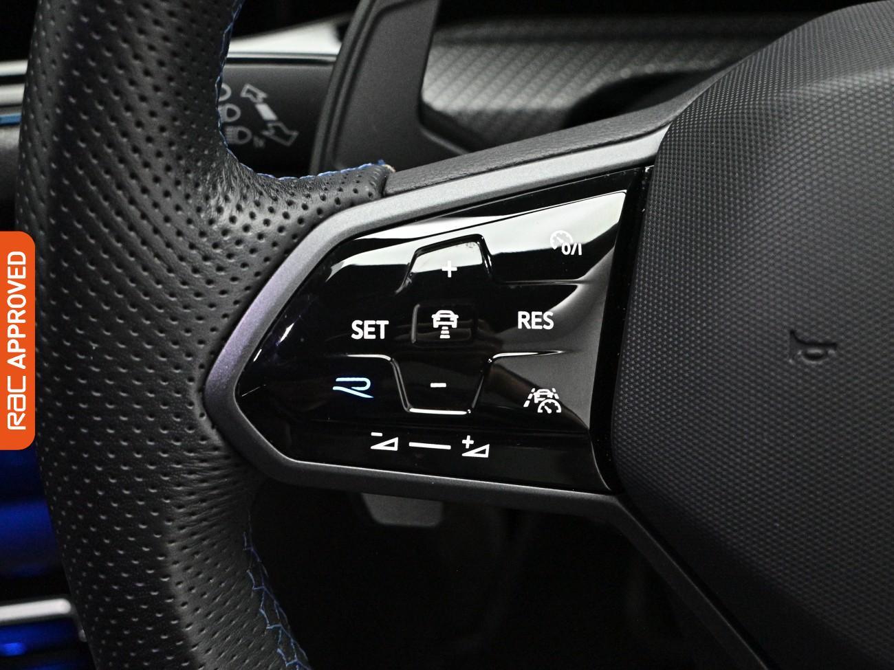 Volkswagen Golf view 23