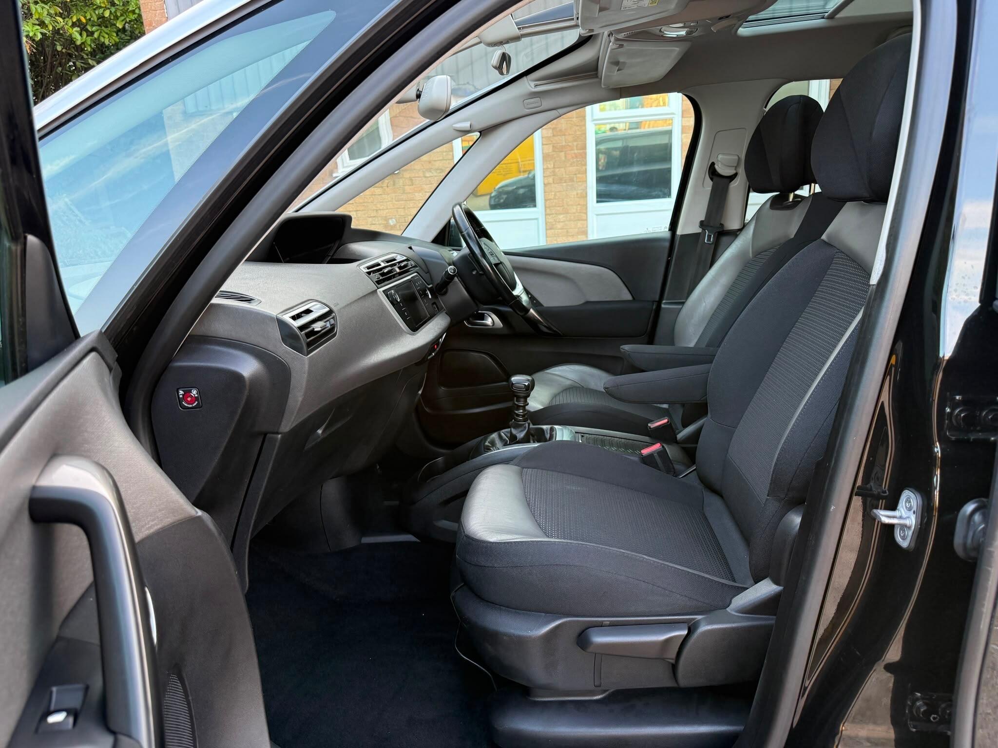 Citroen Grand C4 Spacetourer view 25