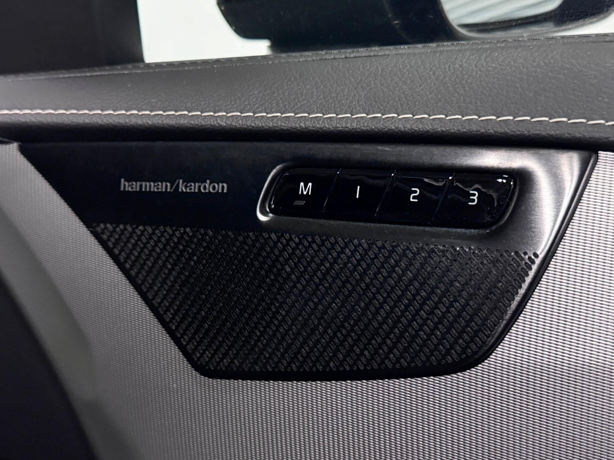 Volvo XC90 view 19