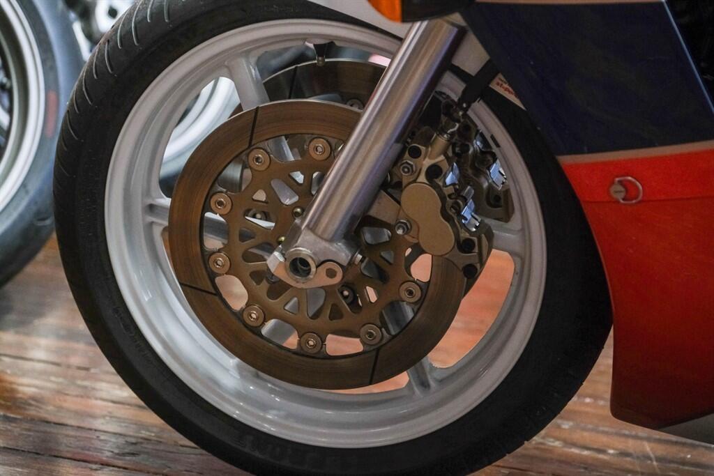 Honda VFR750 view 12