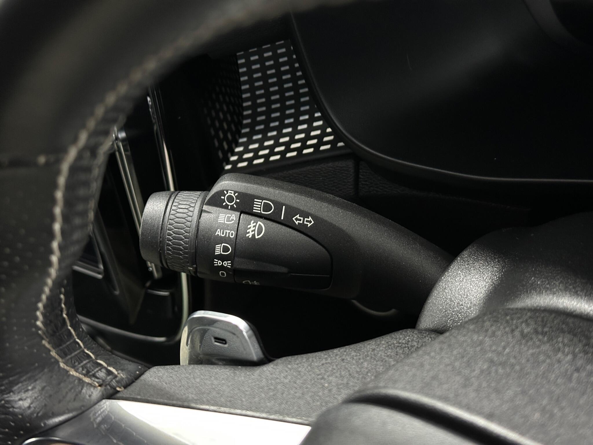 Volvo XC40 view 14