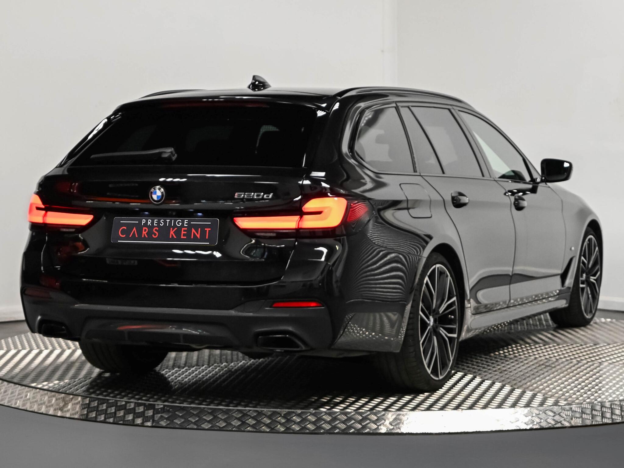 BMW 5 Series view 23