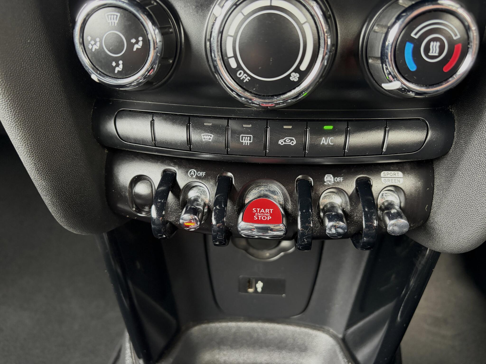 Mini Convertible view 29