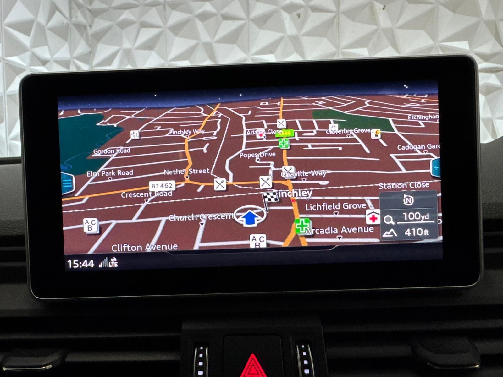 Audi SQ5 view 26