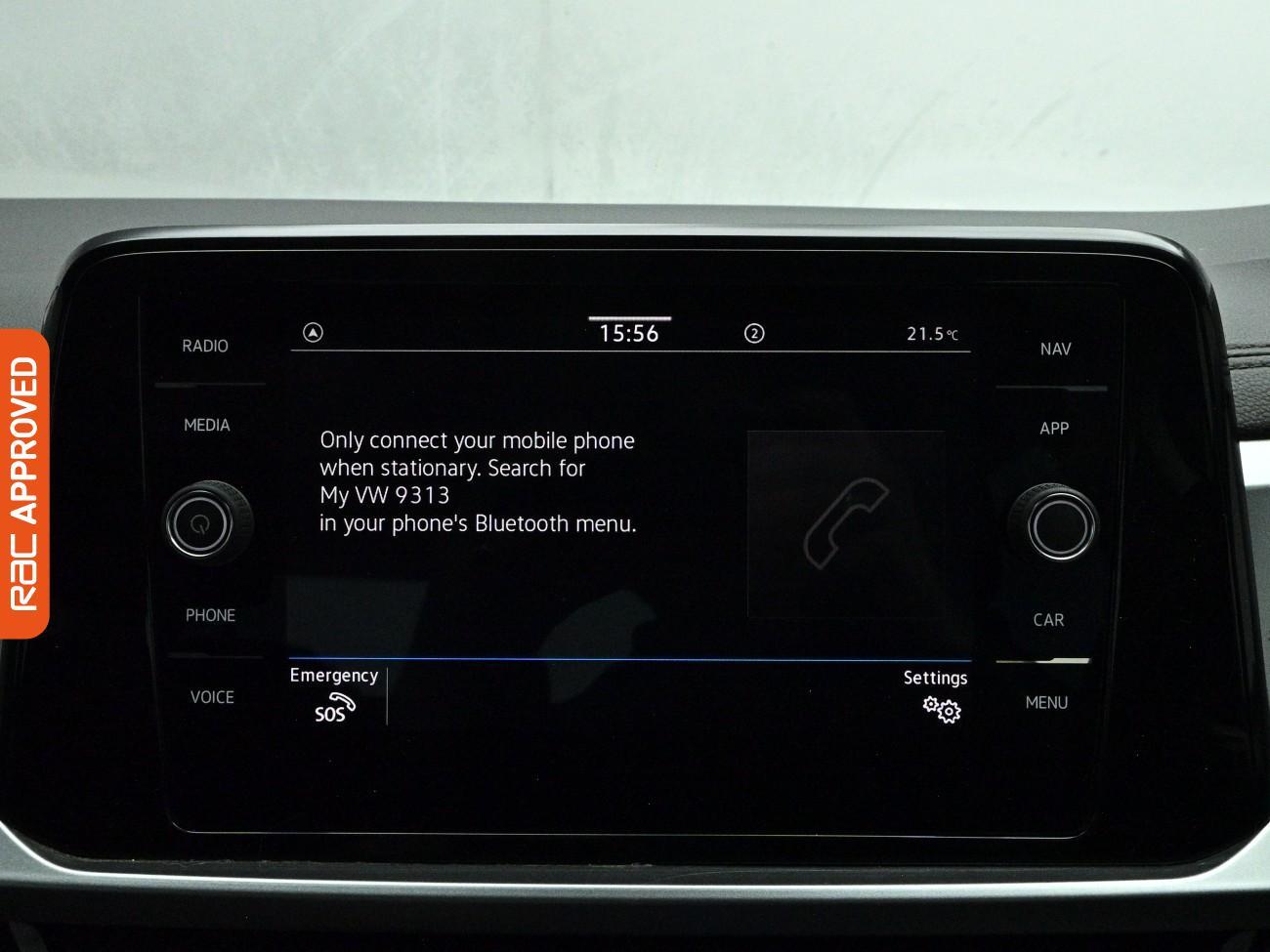 Volkswagen T-Roc view 3