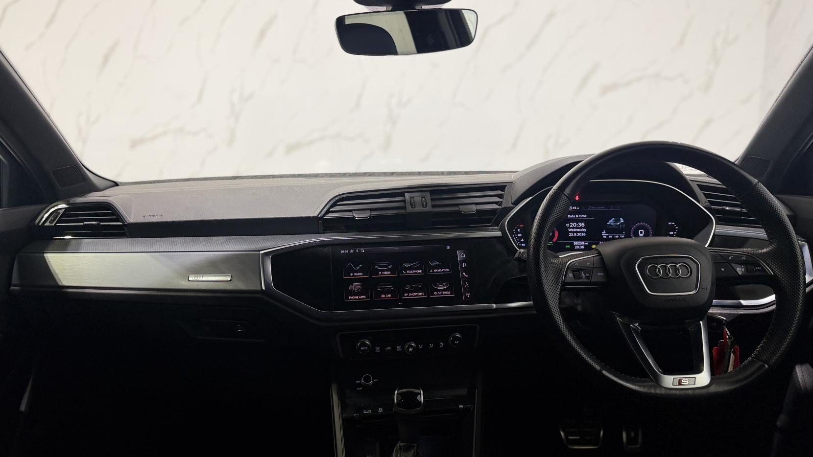 Audi Q3 view 18