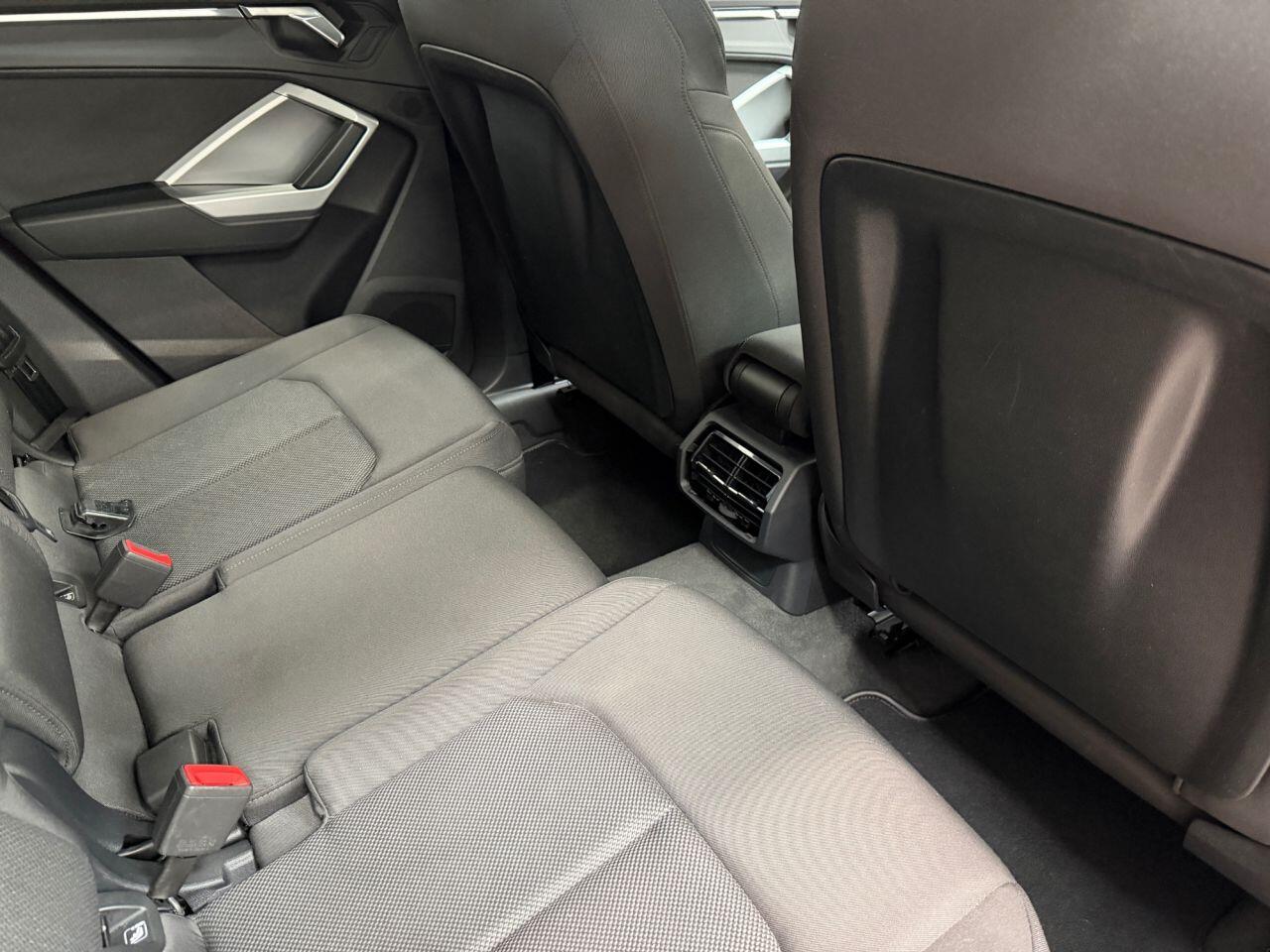 Audi Q3 view 23
