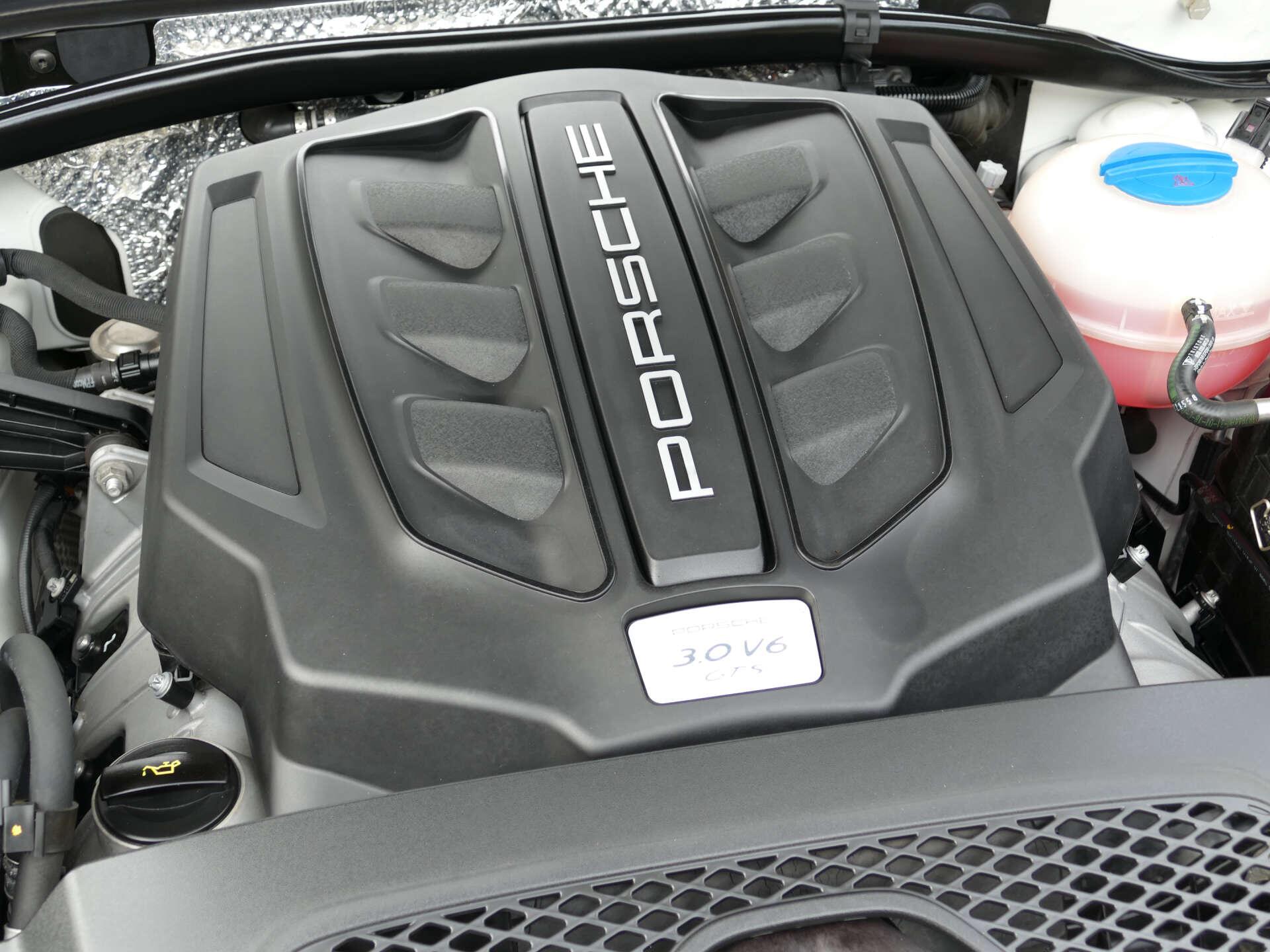 Porsche Macan view 64