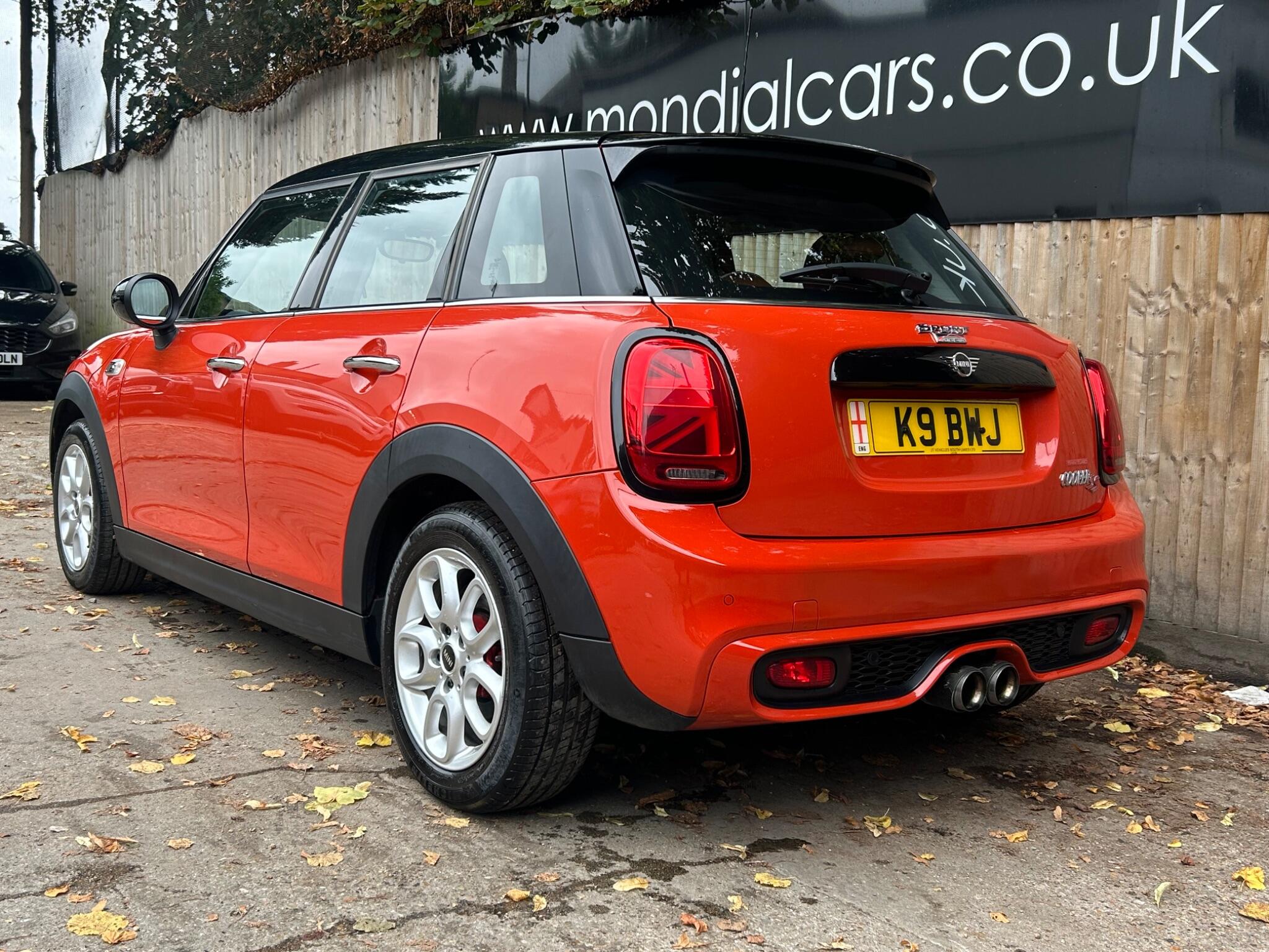 Mini Hatch view 15