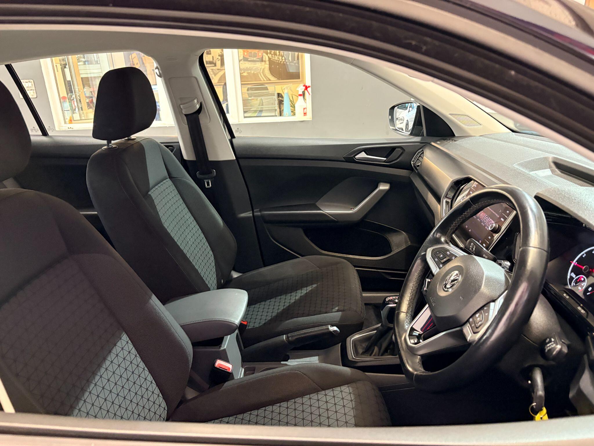 Volkswagen T-Cross view 27