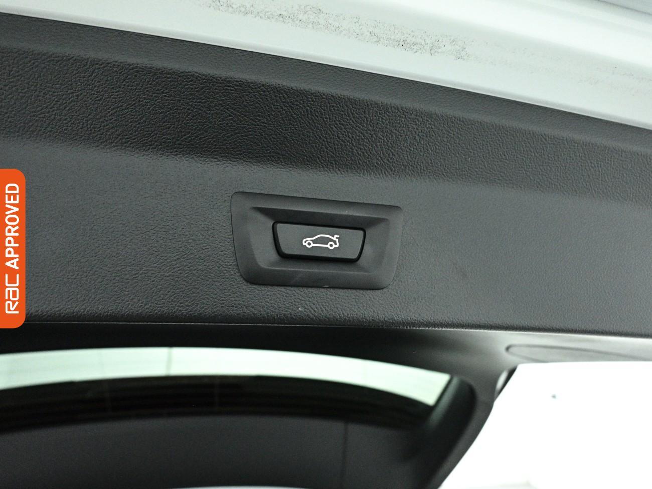 BMW iX3 view 30