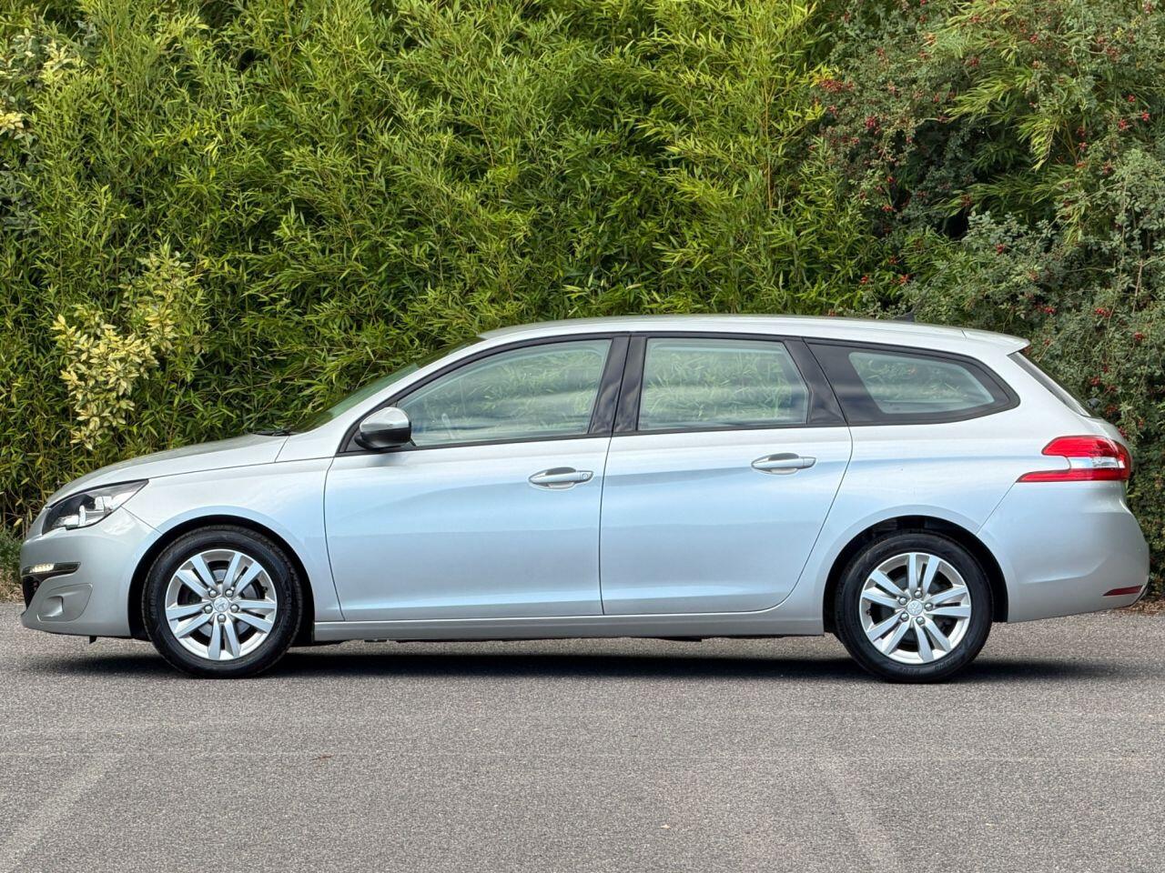 Peugeot 308 view 4