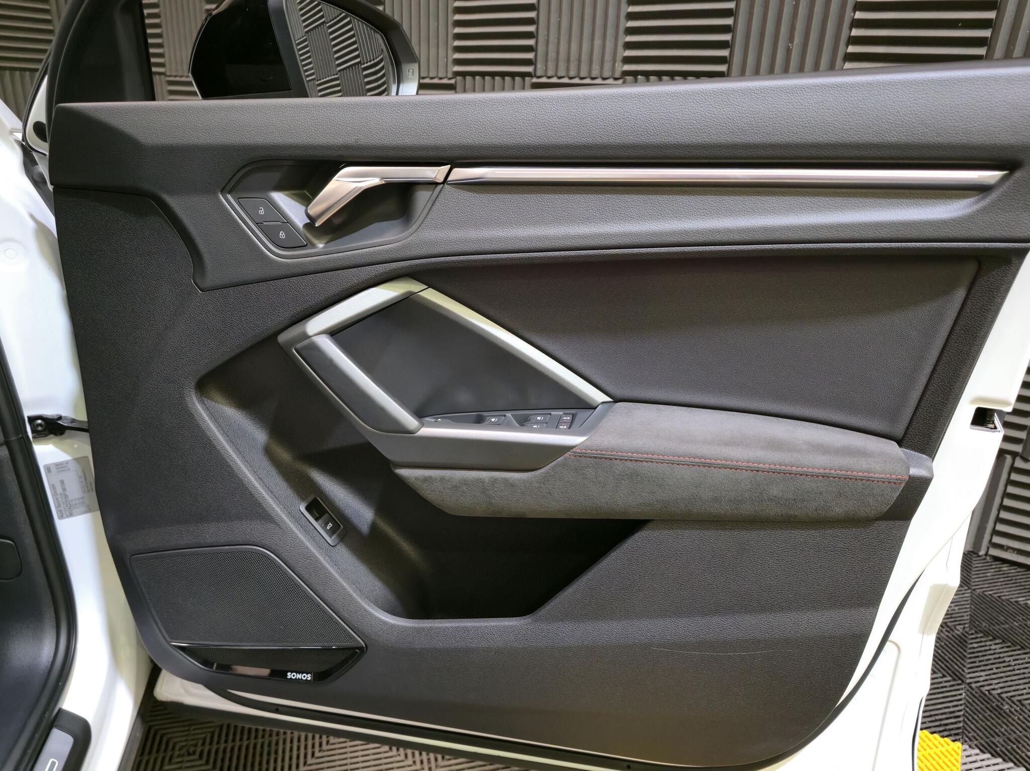 Audi RS Q3 view 23