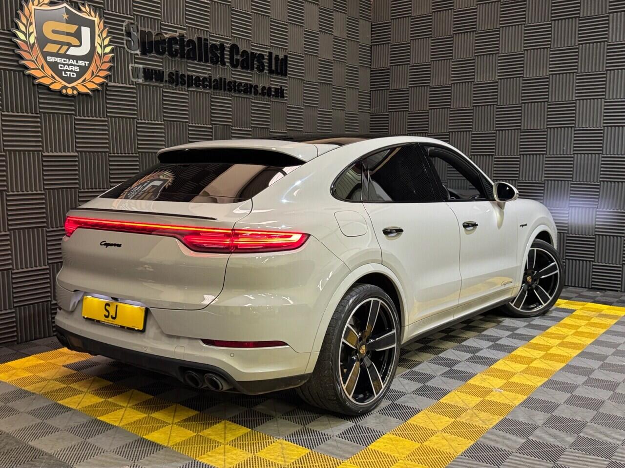 Porsche Cayenne view 26