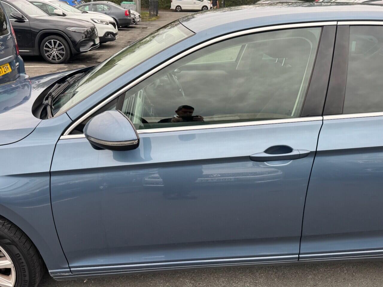 Volkswagen Passat view 44