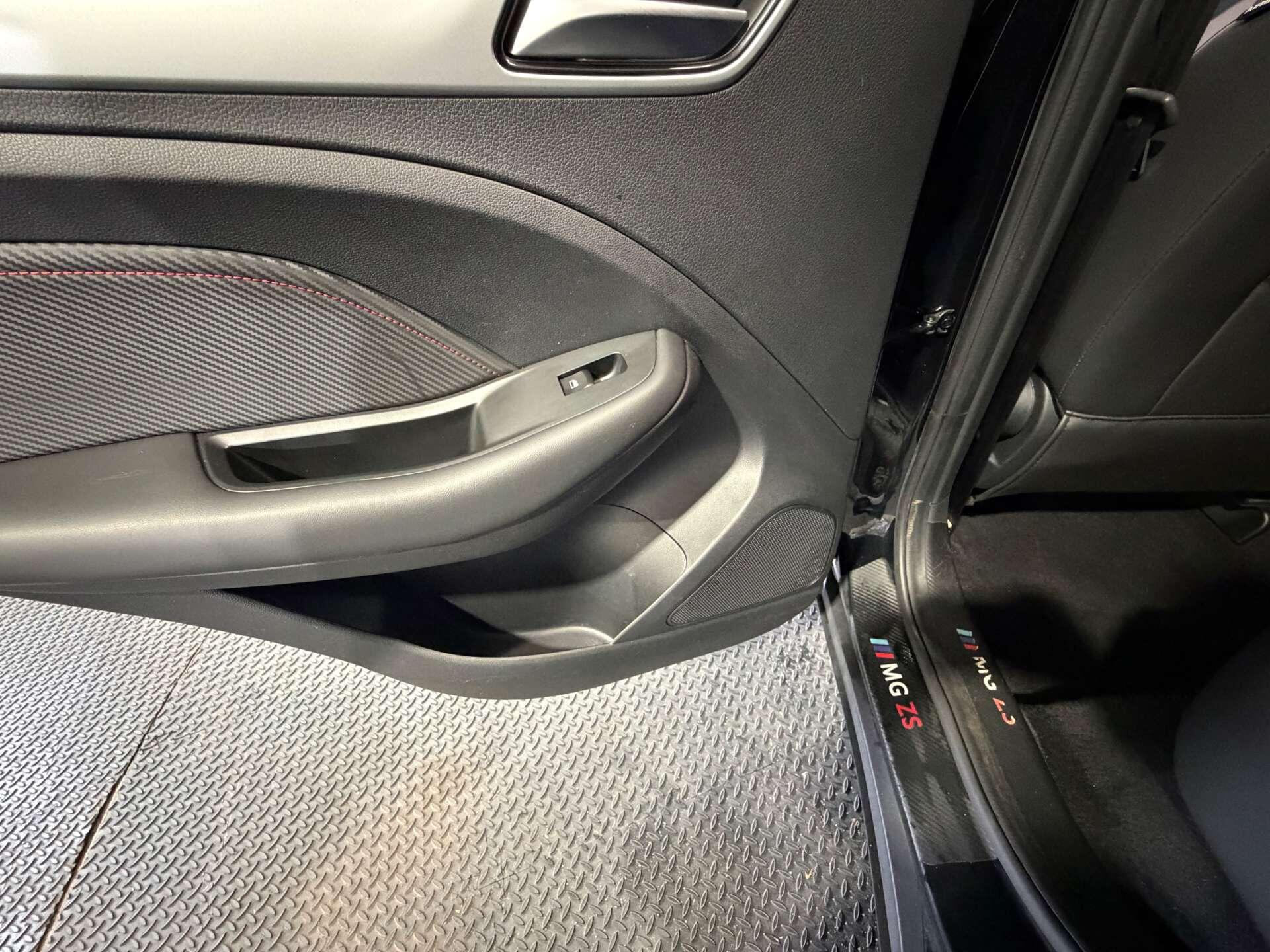 MG ZS view 60