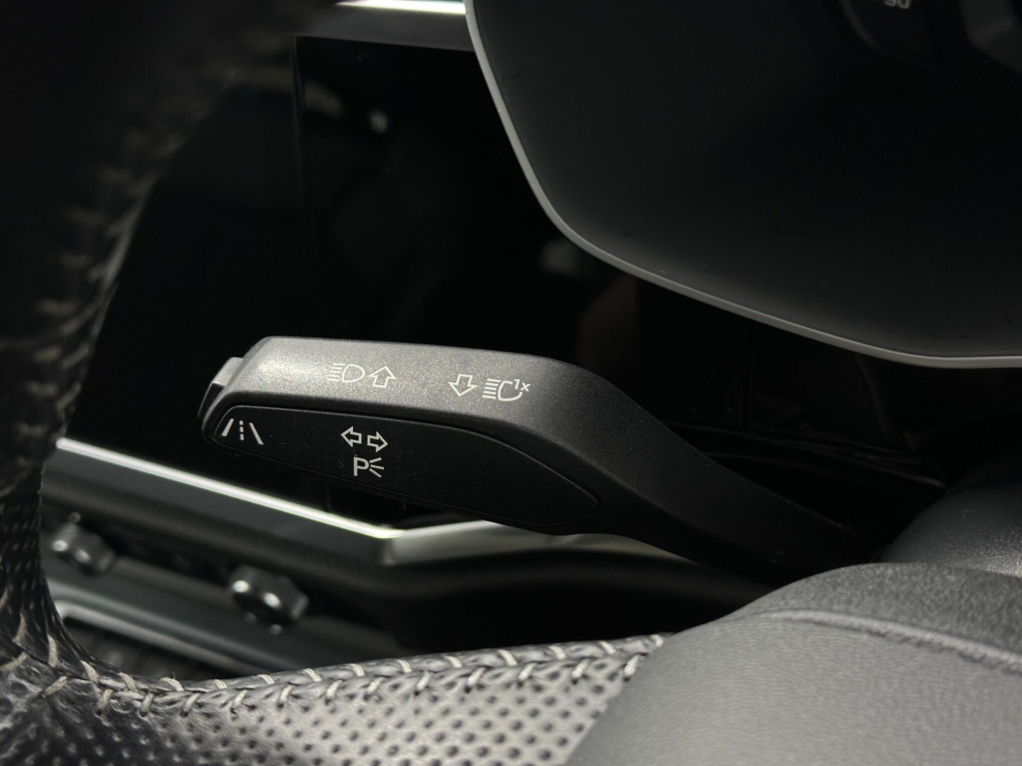 Audi Q3 view 14