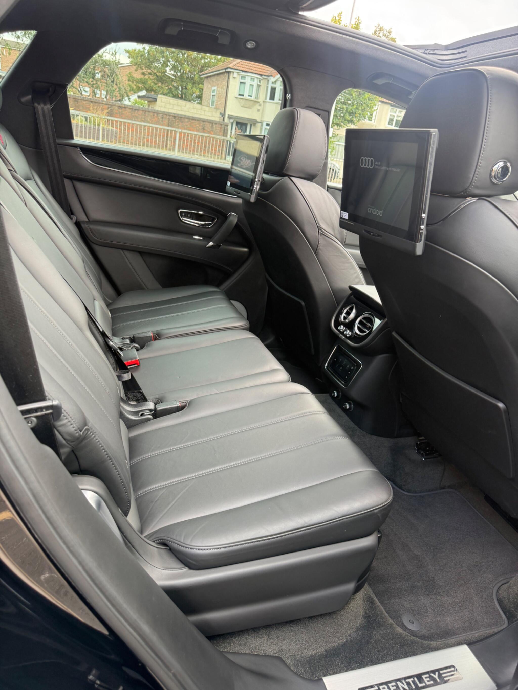 Bentley Bentayga view 11