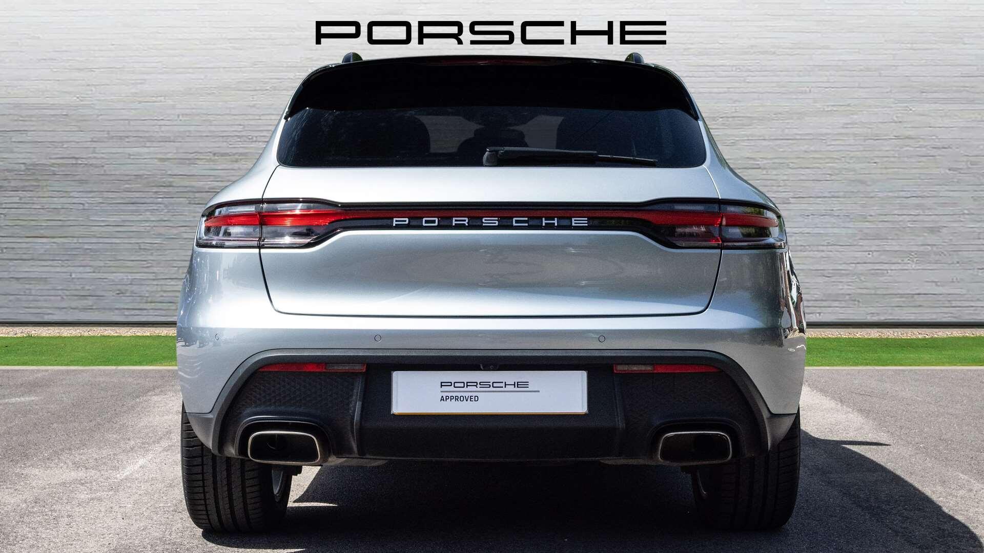Porsche Macan view 4