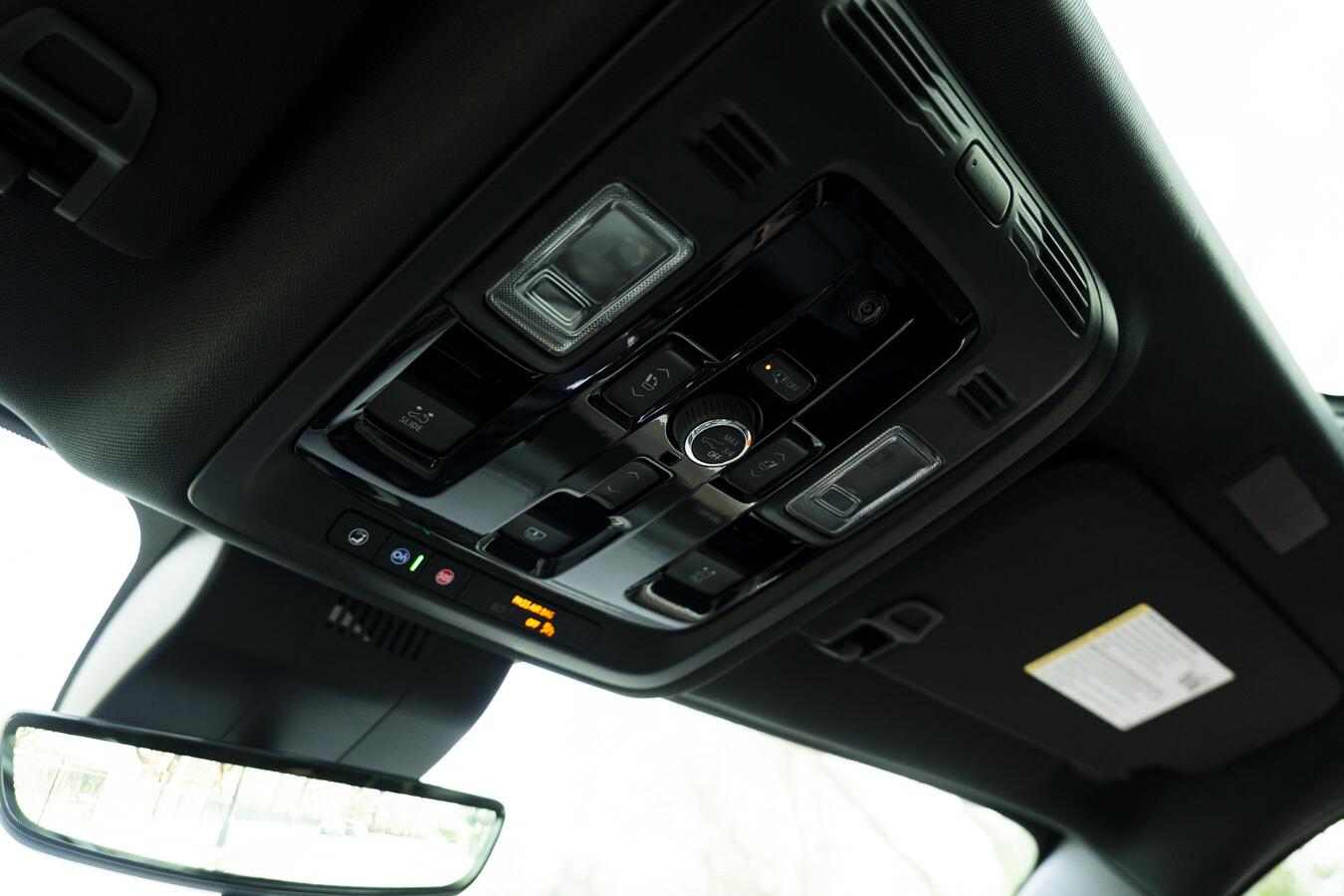 Chevrolet Suburban view 37