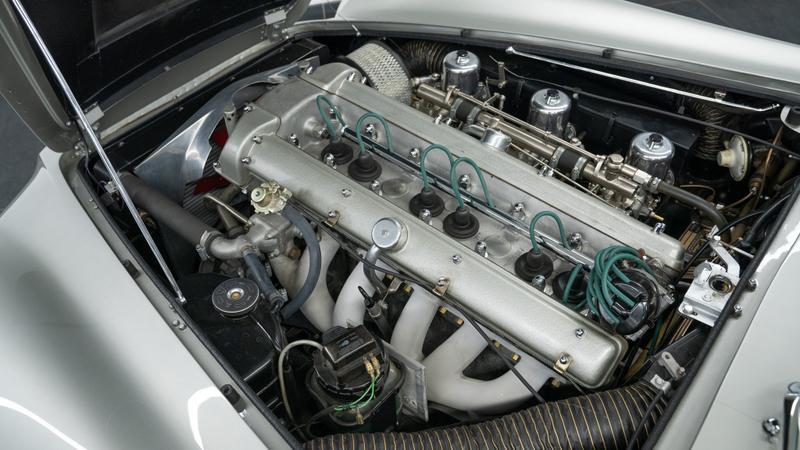 Aston Martin DB5 view 19