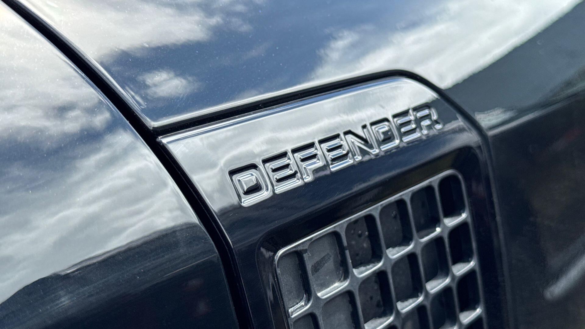 Land Rover Defender view 26