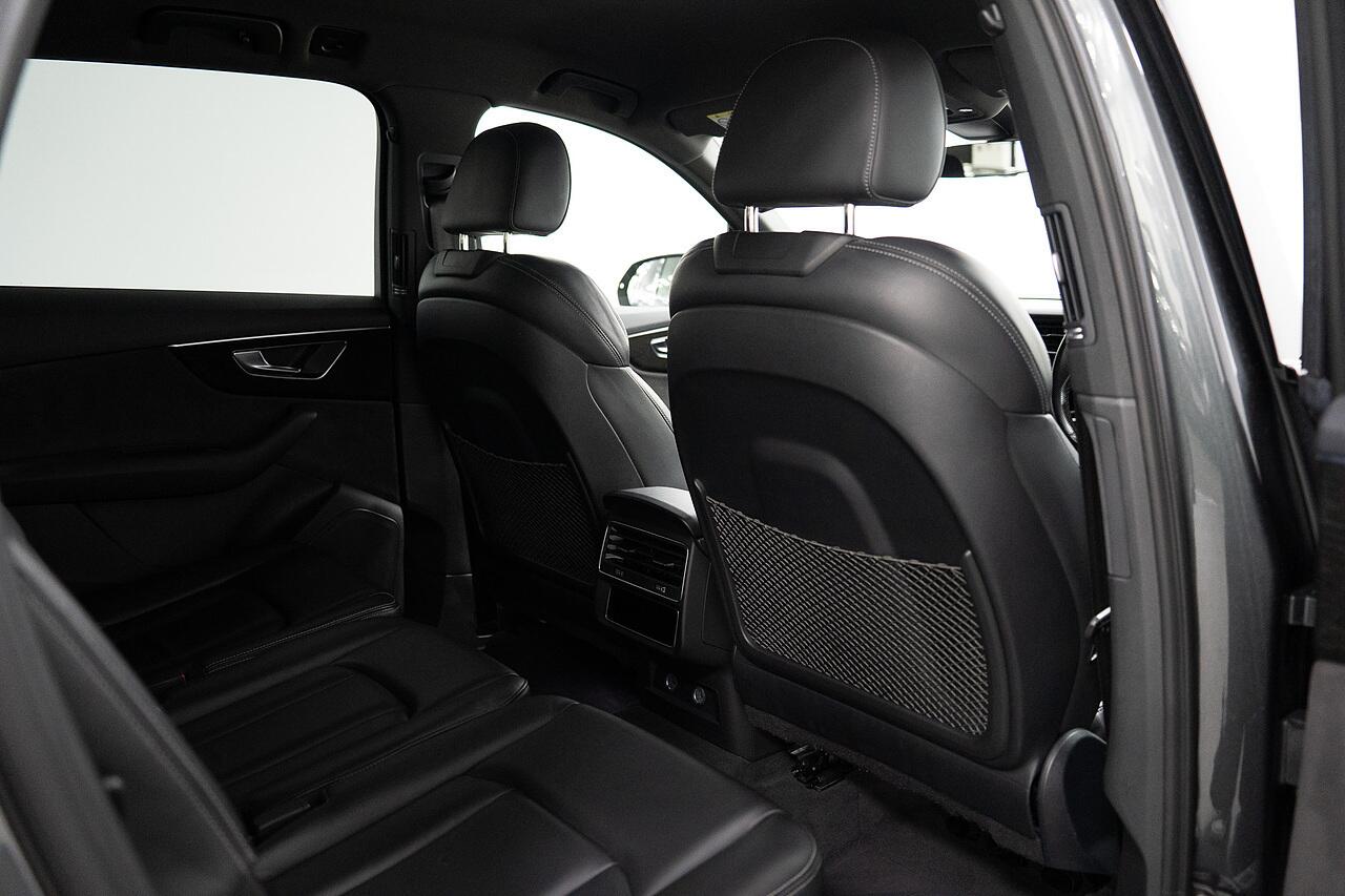 Audi Q7 view 21
