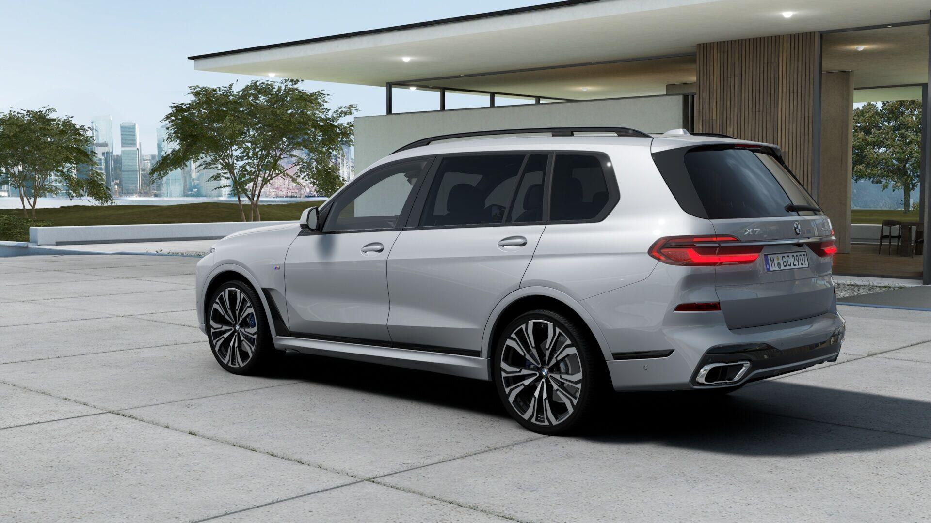 BMW X7 view 3