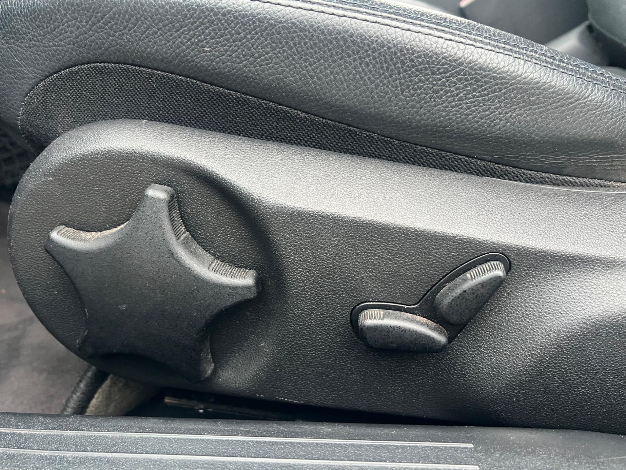 Mercedes-Benz C-Class view 32